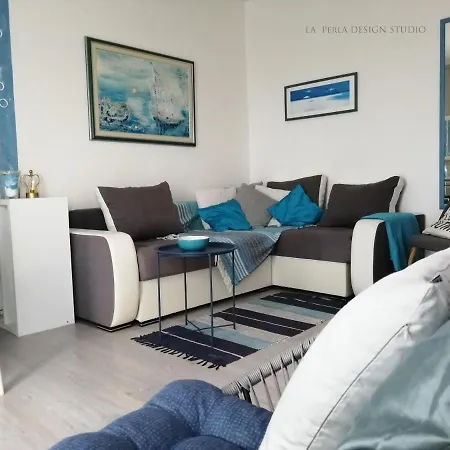 Apartment La Perla Design Studio *