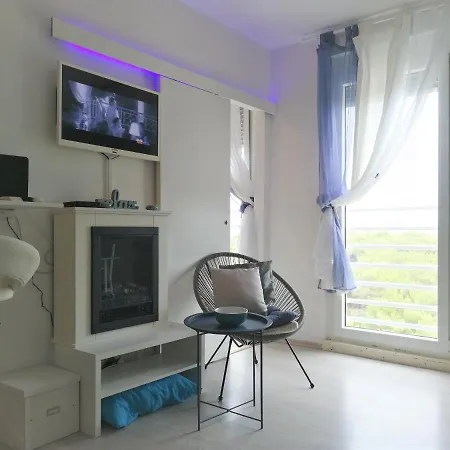 Apartment La Perla Design Studio *